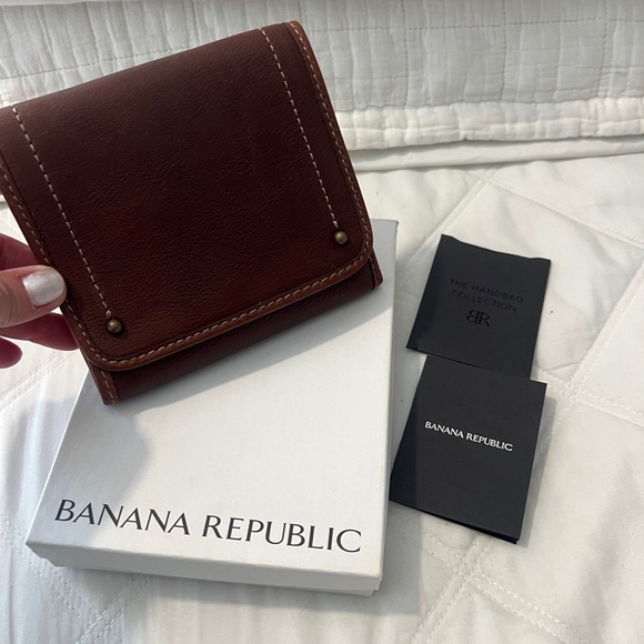 Banana Republic pebble leather trifold wallet NWT in box - Picture 8 of 11